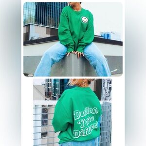 Skull house designs crewneck